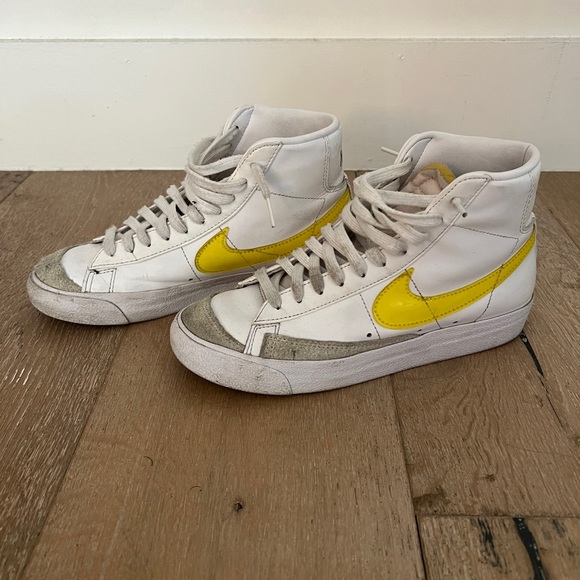 Nike Blazer Mid 77 Essential
White Opti Yellow (Women's) - Picture 7 of 7